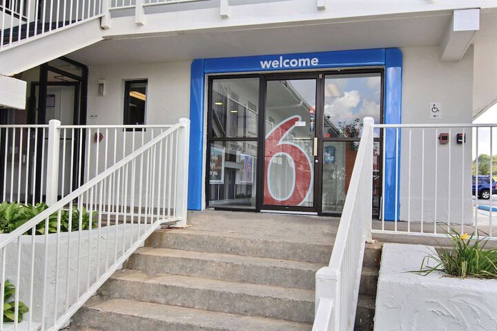 Motel 6 Middleburg Heights OH - Cleveland