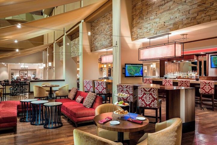Lounge 51 of 53