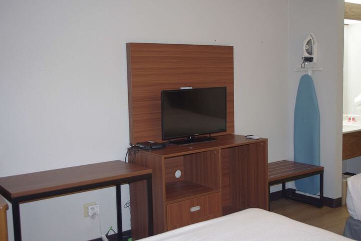 Room 14 of 33