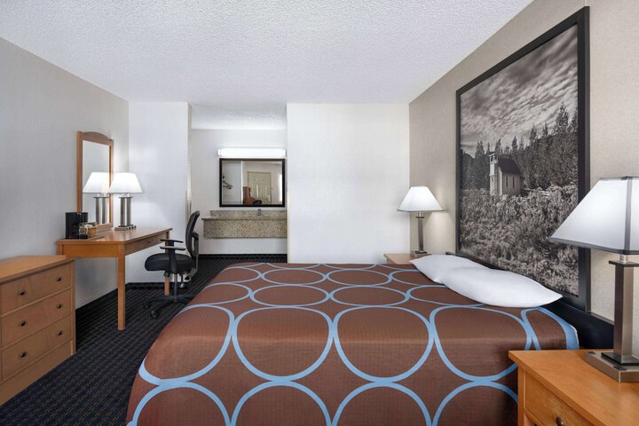 Room 26 of 40