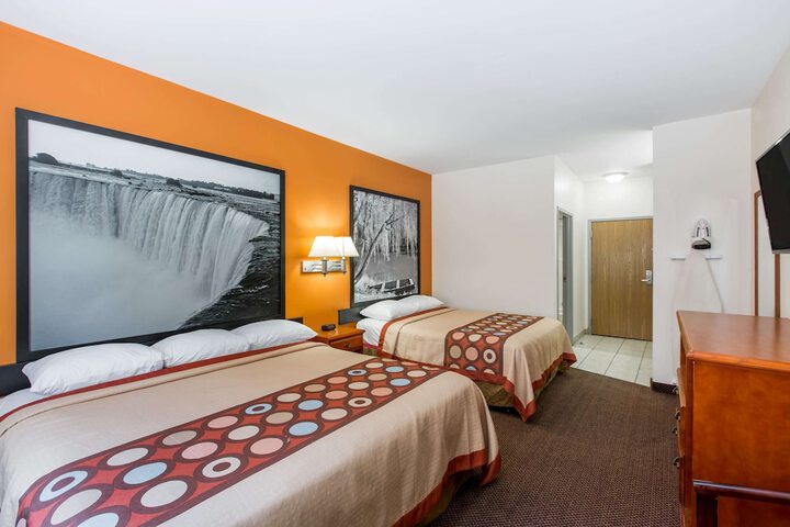 Room 5 of 16