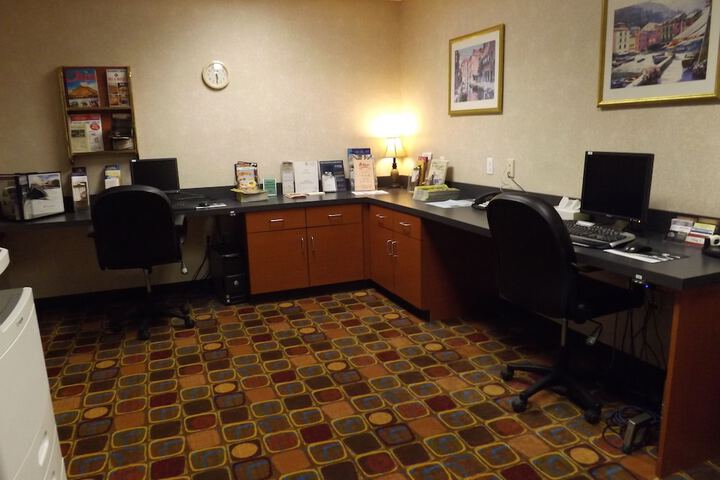 Business Center 74 of 78