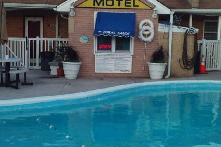 CORAL SANDS MOTEL