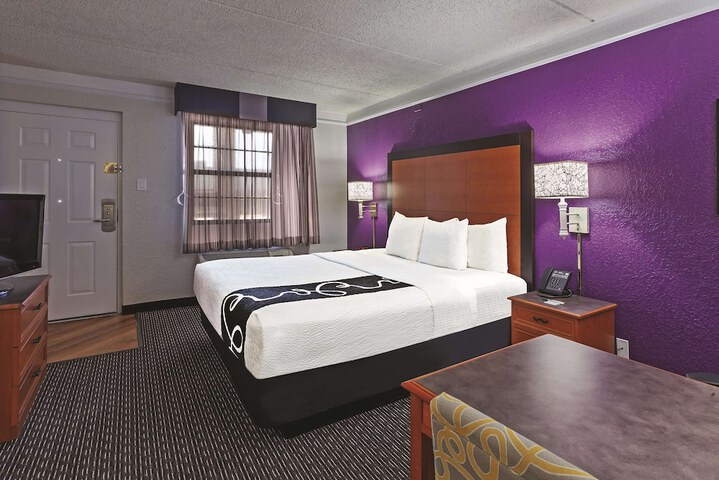 Room 8 of 27