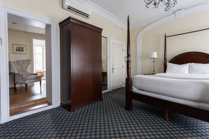 Room 13 of 34