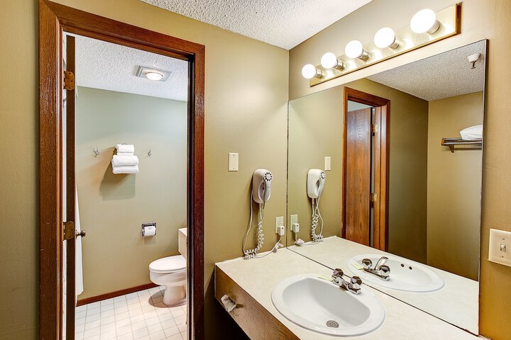 Room 12 of 15