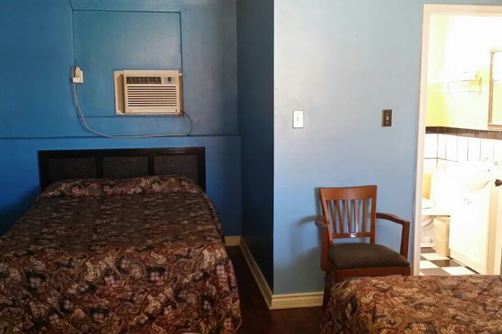 Room 33 of 43