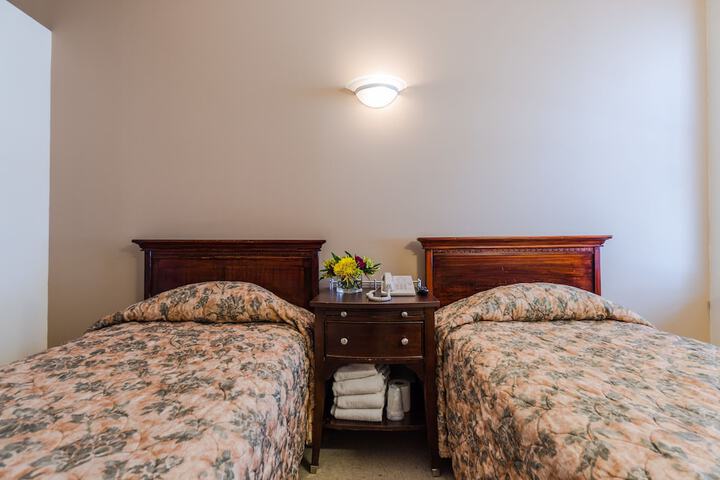 Room 16 of 40