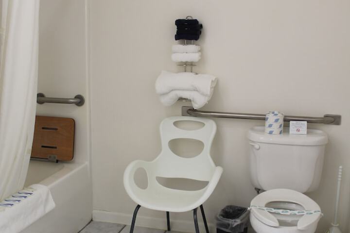 Room 25 of 43