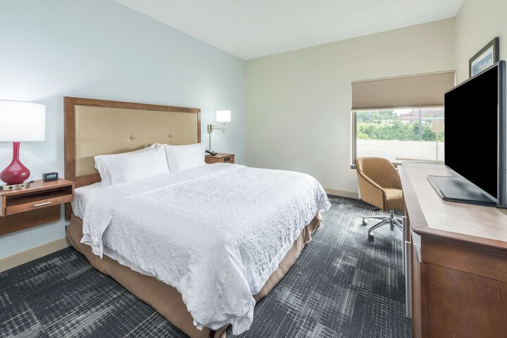 Room 10 of 33