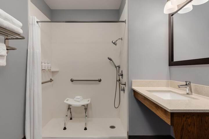 Baymont by Wyndham Albany at Albany Mall