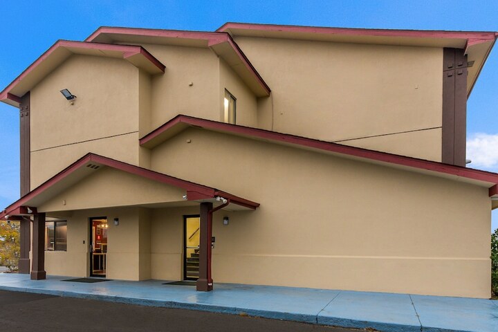 Hotel 7 of 34