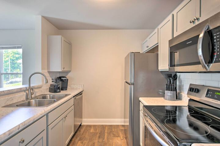 Greer Getaway w / Smart TV 1 Mi to Dtwn!