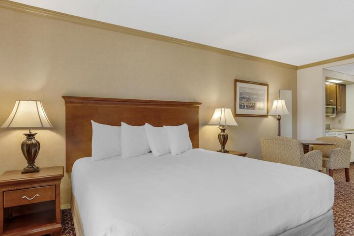 Best Western PLUS Morristown Inn-Florham Park