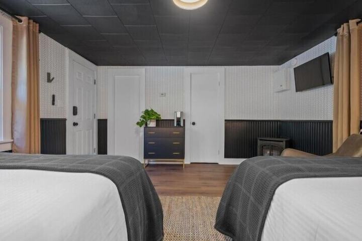 The Aurora Inn & Cottages