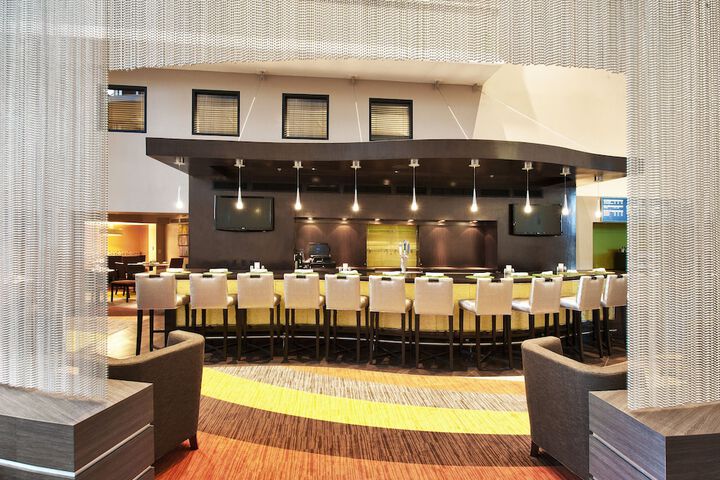 Lounge 69 of 71