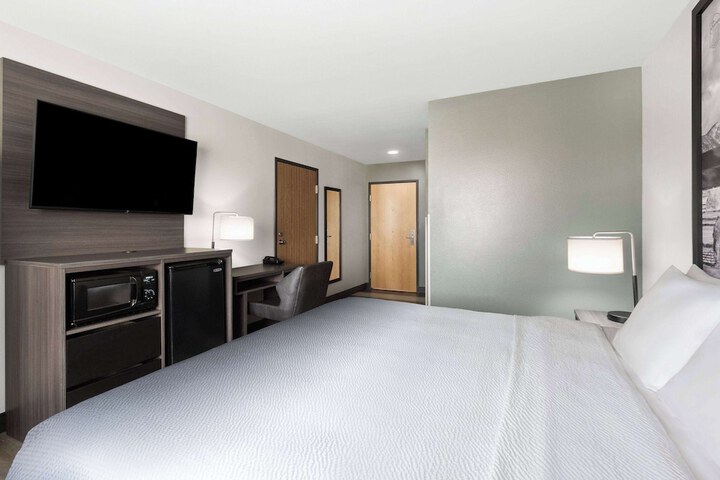 Room 18 of 33