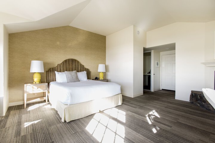 Room 33 of 48