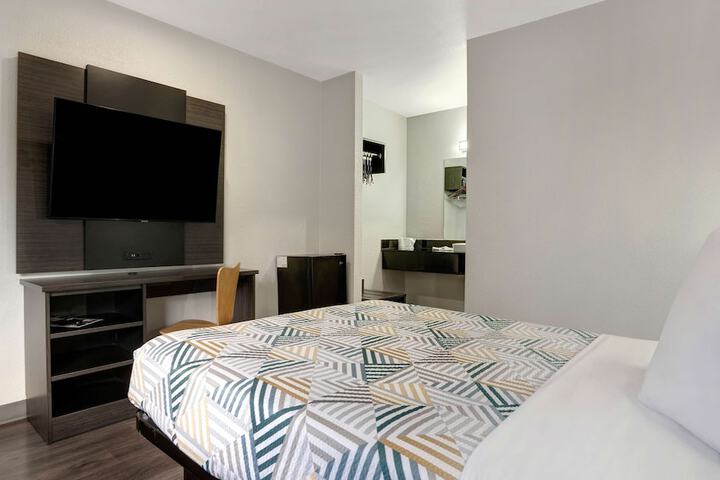 Room 25 of 27