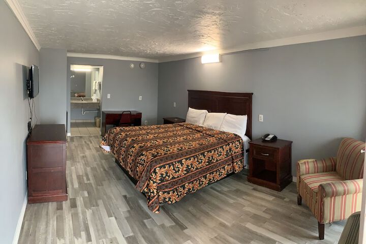 Room 11 of 19