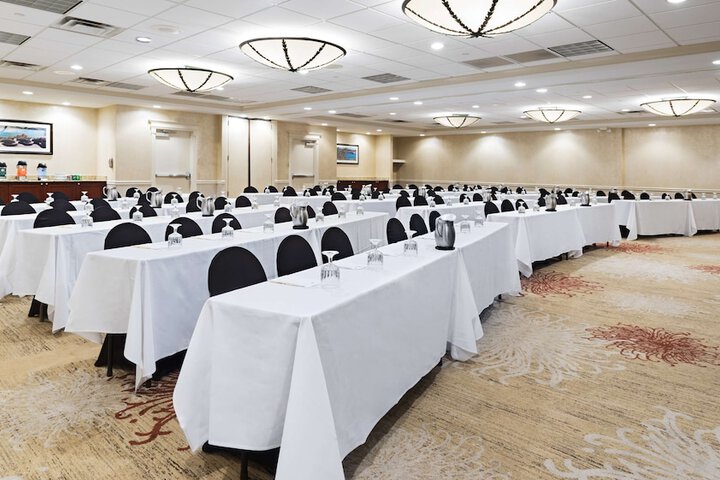 DoubleTree Suites by Hilton Hotel Cincinnati - Blue Ash