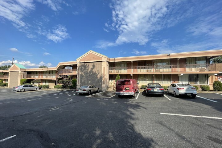 Travelers Inn