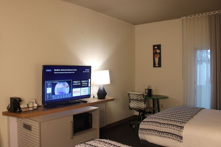 Wyndham Flint MI / Grand Blanc/Bishop Airport/Conference Ct
