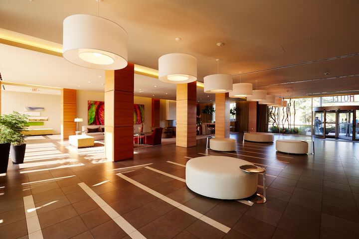 I Hotel & Illinois Conference Center