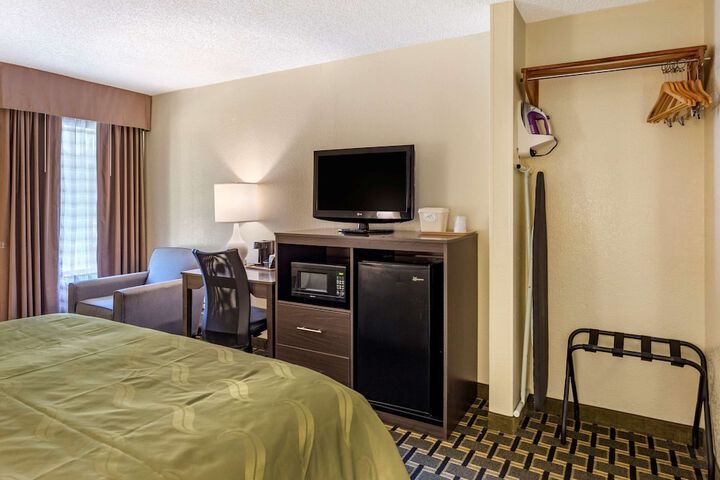 Room 12 of 32