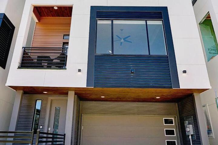 Montrose Guesthouse Suites by Dunyha
