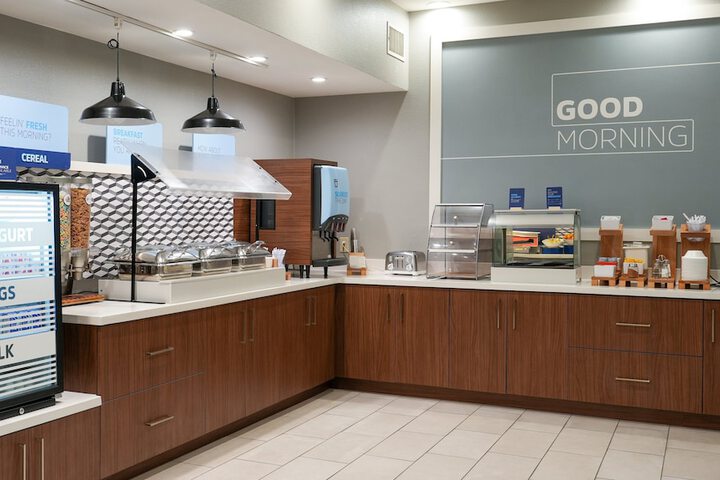 Holiday Inn Express & Suites Dallas Southwest-Cedar Hill by IHG