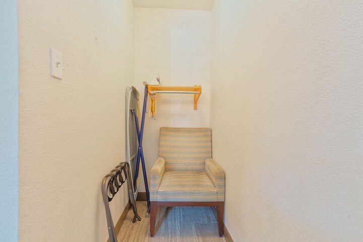 Room 46 of 77