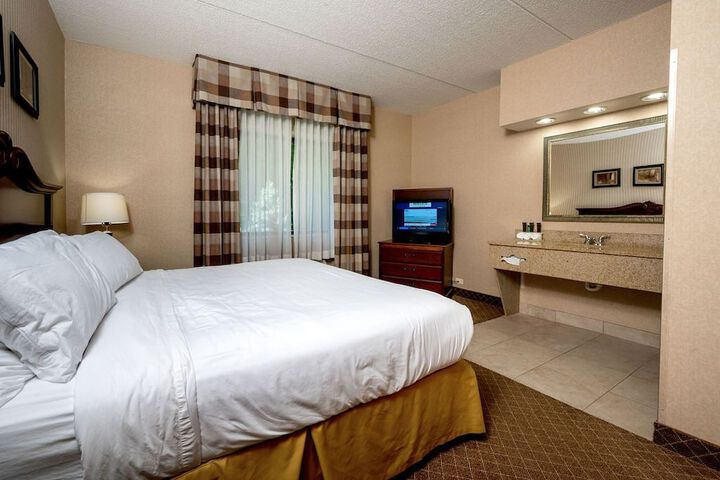 Room 9 of 34