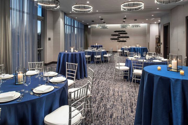 Ballroom/Hall 78 of 89