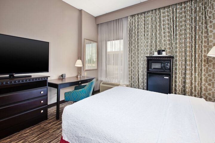 Hampton Inn & Suites Cleveland-Airport / Middleburg Heights