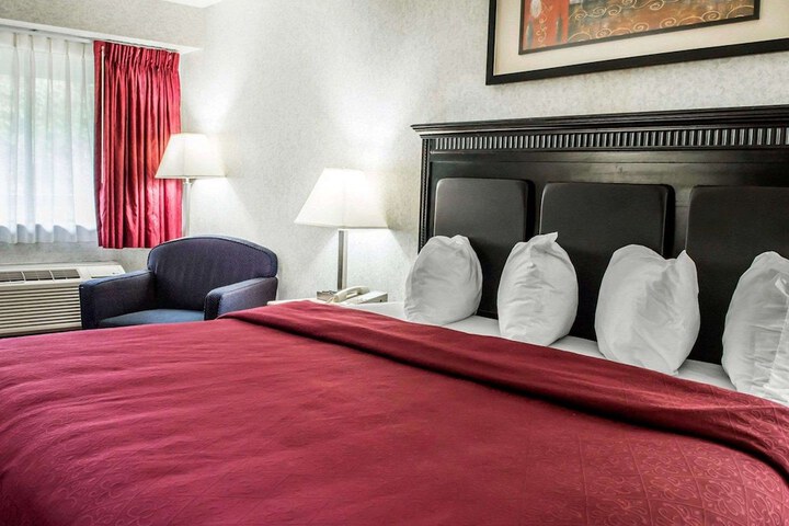 Room 30 of 48