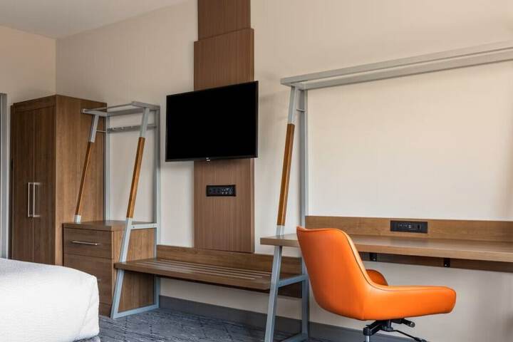 Holiday Inn Express & Suites Victoria - Colwood