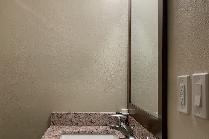 Room 30 of 107