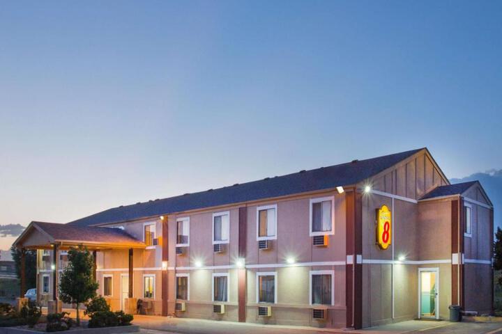 Super 8 by Wyndham Limon