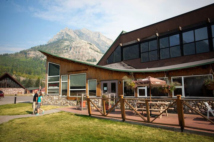 Waterton Lakes Lodge Resort