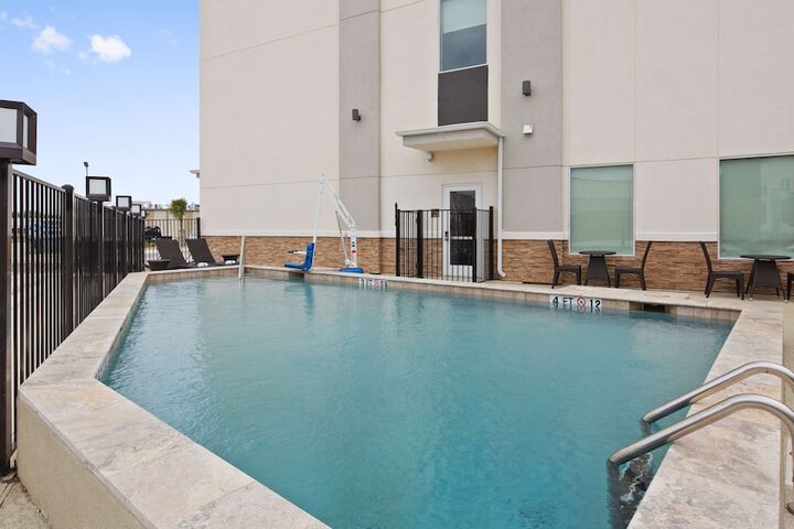Pool 4 of 25