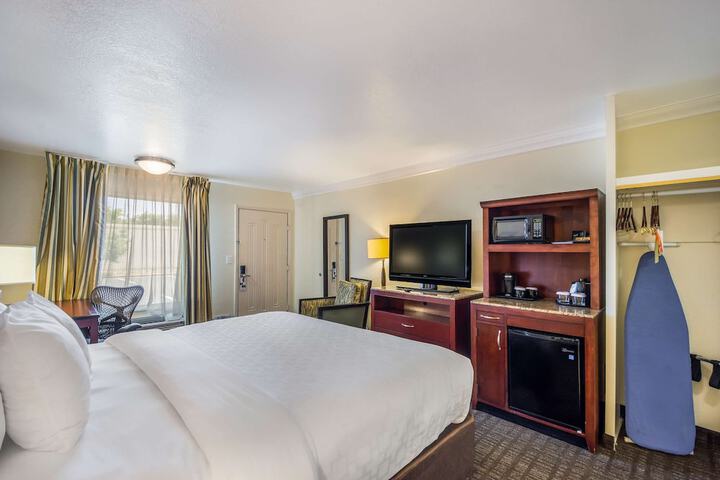 Room 30 of 115