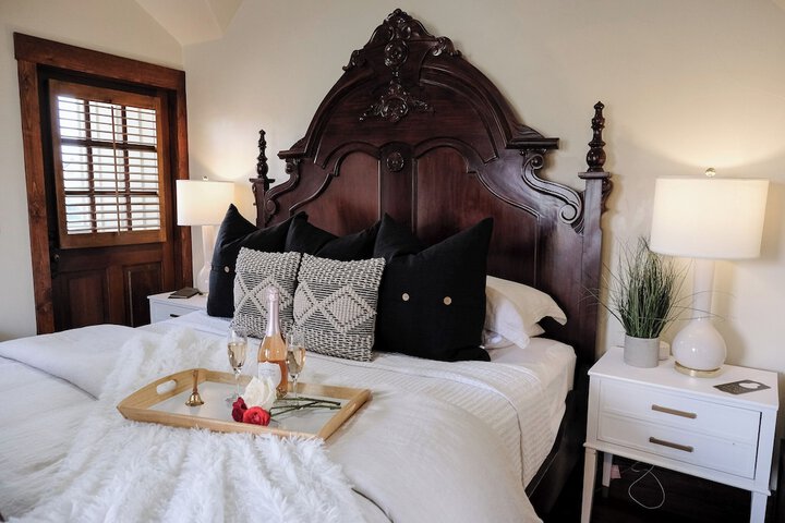 The Winchester Lodge
