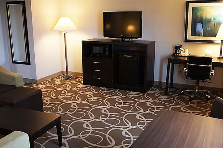 Elimwood Hotel a Ramada by Wyndham