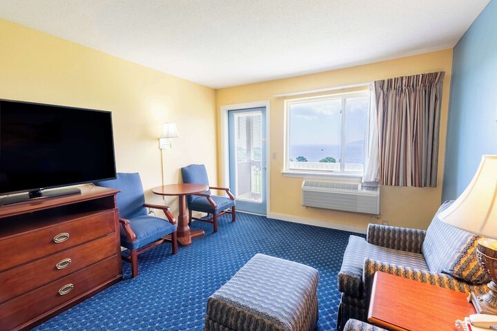 Room 110 of 199