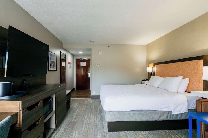 Room 14 of 32