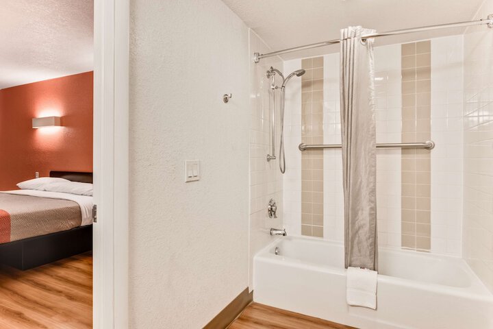 Room 19 of 29