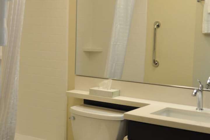 Candlewood Suites Bay City by IHG