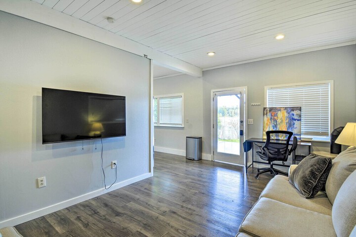 Lakefront Bremerton Vacation Rental w / Deck!