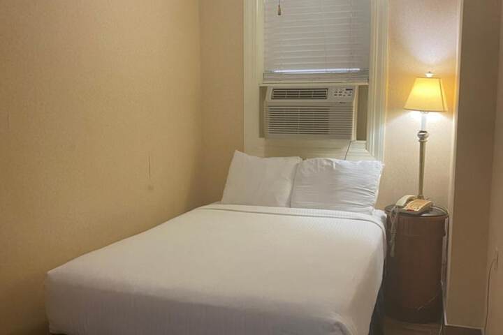 Room 26 of 43